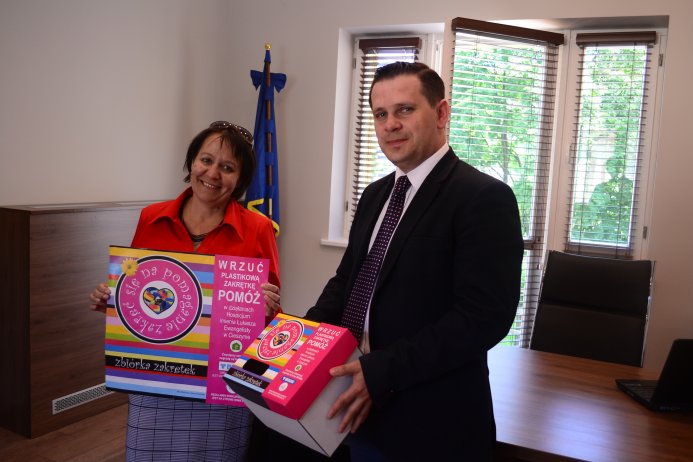 Burmistrz miasta Wisła Tomasz Bujok oraz Dorota Kania - dyrektor Hospicjum